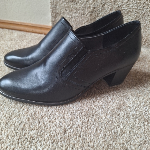 Tamaris Womens Black Block Heel Leather Slip On Shoe Size 41 US 9.5 - Picture 1 of 9